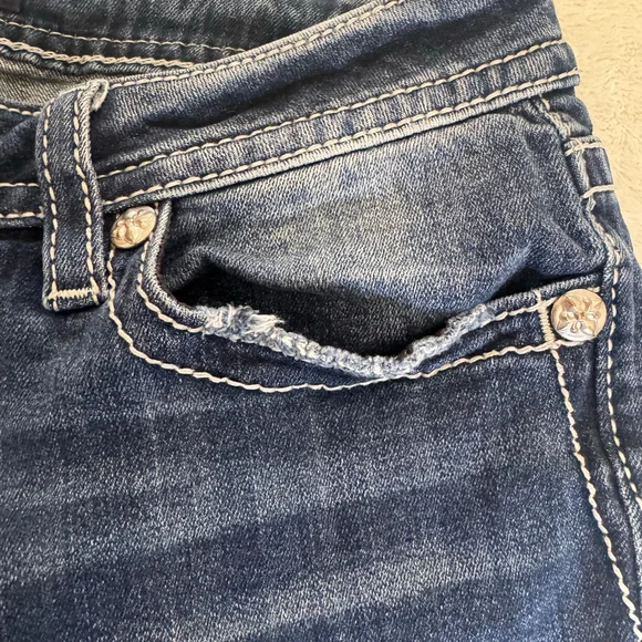 Miss Me Mid Rise Embellished Dreamcatcher Bootcut Jeans Size 33 - Picture 8 of 15